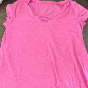 Lilly Pulitzer V-Neck Short Sleeve Tee in Bright Pink